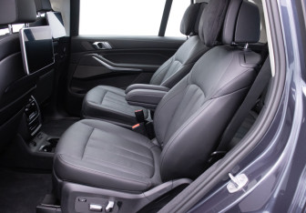 Подержанный автомобиль BMW X7 2020 года (8 фото)