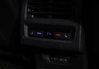 Подержанный автомобиль Volkswagen Golf GTI Hatchback 2021 года (18 фото)