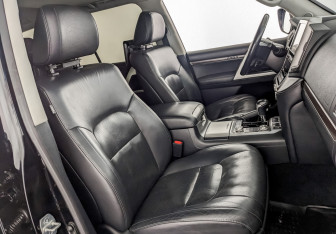 Подержанный автомобиль Toyota Land Cruiser Suv 2017 года (25 фото)