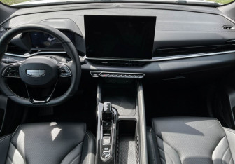 Подержанный автомобиль Geely Coolray 2025 года (12 фото)