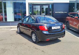 Подержанный автомобиль Kia Rio Sedan 2011 года (7 фото)