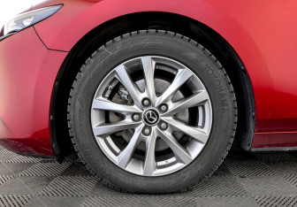 Подержанный автомобиль Mazda 3 Hatchback 2019 года (18 фото)