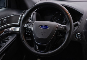 Подержанный автомобиль Ford Explorer 2017 года (16 фото)