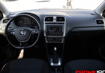 Подержанный автомобиль Volkswagen Polo Sedan 2015 года (11 фото)
