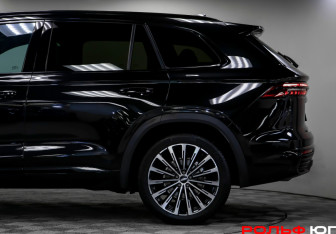 Подержанный автомобиль Geely Monjaro 2025 года (32 фото)