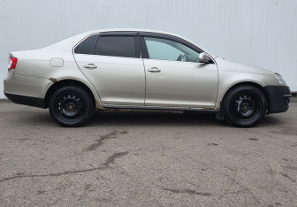 Подержанный автомобиль Volkswagen Jetta Sedan 2008 года (4 фото)