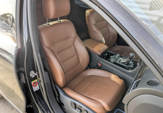 Подержанный автомобиль Volkswagen Touareg 2013 года (24 фото)