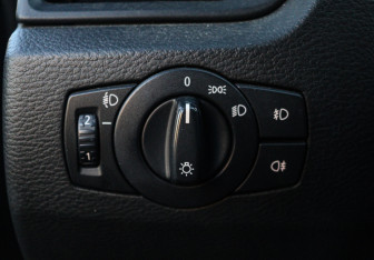 Подержанный автомобиль BMW X1 2012 года (14 фото)