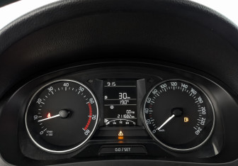 Подержанный автомобиль Skoda Rapid Liftback 2017 года (16 фото)