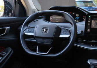 Подержанный автомобиль Changan UNI-S 2024 года (14 фото)