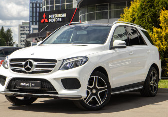 Подержанный автомобиль Mercedes-Benz GLE 2016 года (20 фото)