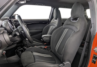 Подержанный автомобиль MINI Hatch 2019 года (24 фото)