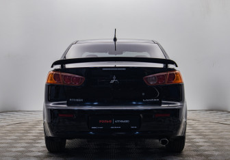 Подержанный автомобиль Mitsubishi Lancer Sedan 2008 года (4 фото)