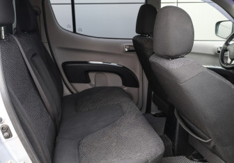 Подержанный автомобиль Mitsubishi L200 2011 года (12 фото)