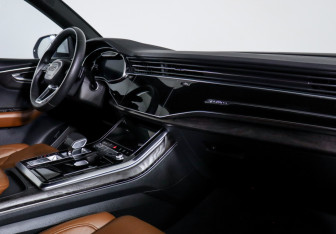 Подержанный автомобиль Audi Q8 2022 года (9 фото)