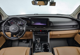 Подержанный автомобиль Kia Carnival 2021 года (14 фото)