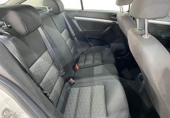 Подержанный автомобиль Skoda Octavia Liftback 2012 года (12 фото)