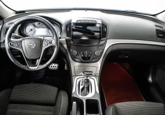 Подержанный автомобиль Opel Insignia Liftback 2013 года (11 фото)