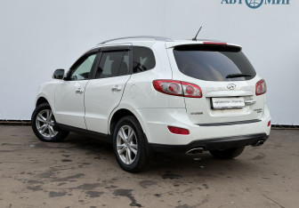 Подержанный автомобиль Hyundai Santa Fe 2010 года (7 фото)