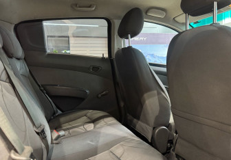 Подержанный автомобиль Chevrolet Spark 2011 года (11 фото)