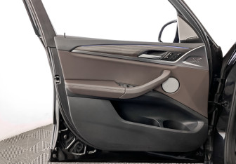 Подержанный автомобиль BMW X3 2024 года (19 фото)