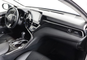 Подержанный автомобиль Toyota Camry Sedan 2021 года (10 фото)