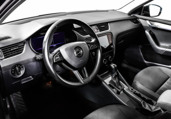 Подержанный автомобиль Skoda Octavia Liftback 2018 года (13 фото)