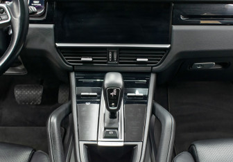 Подержанный автомобиль Porsche Cayenne 2018 года (15 фото)