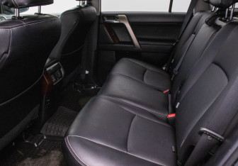 Подержанный автомобиль Toyota Land Cruiser Prado 2016 года (11 фото)