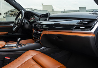 Подержанный автомобиль BMW X5 M 2015 года (15 фото)