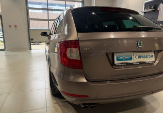 Подержанный автомобиль Skoda Superb Wagon 2012 года (8 фото)
