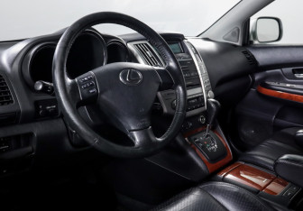 Подержанный автомобиль Lexus RX 2004 года (14 фото)