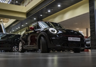 Подержанный автомобиль MINI Hatch 2019 года (6 фото)