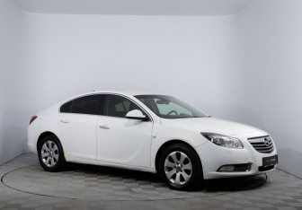 Подержанный автомобиль Opel Insignia Liftback 2011 года (3 фото)