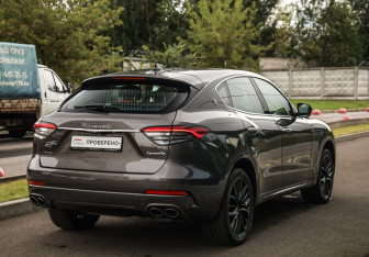 Подержанный автомобиль Maserati Levante 2022 года (5 фото)
