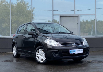 Подержанный автомобиль Nissan Tiida Hatchback 2010 года (3 фото)
