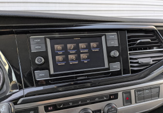 Подержанный автомобиль Volkswagen Caravelle 2020 года (15 фото)