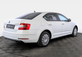 Подержанный автомобиль Skoda Octavia Liftback 2019 года (5 фото)