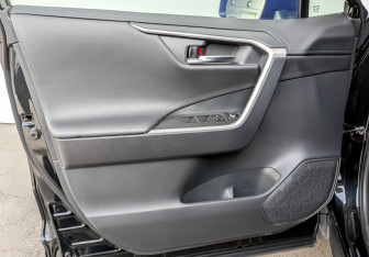 Подержанный автомобиль Toyota RAV4 2024 года (19 фото)