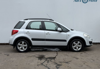 Подержанный автомобиль Suzuki SX4 Hatchback 2012 года (4 фото)