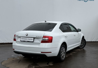 Подержанный автомобиль Skoda Octavia Liftback 2017 года (5 фото)