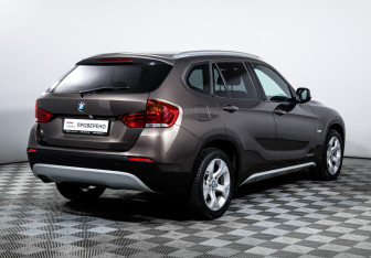 Подержанный автомобиль BMW X1 2012 года (5 фото)