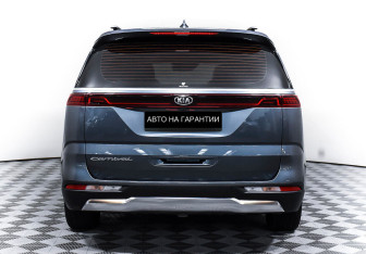 Подержанный автомобиль Kia Carnival 2020 года (6 фото)