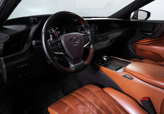 Подержанный автомобиль Lexus LS 2018 года (14 фото)