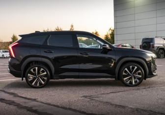 Подержанный автомобиль Geely Atlas 2024 года (4 фото)