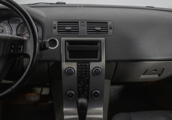 Подержанный автомобиль Volvo S40 2007 года (14 фото)