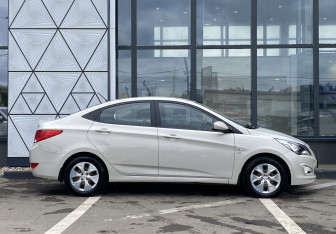 Подержанный автомобиль Hyundai Solaris Sedan 2015 года (4 фото)