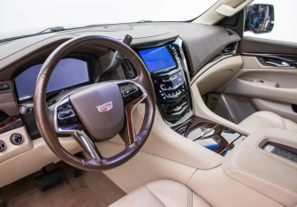 Подержанный автомобиль Cadillac Escalade Suv 2015 года (7 фото)