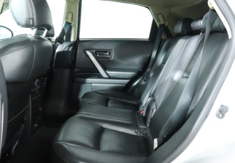 Подержанный автомобиль Infiniti FX 2003 года (10 фото)