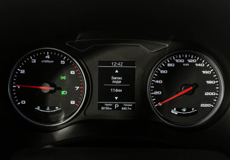 Подержанный автомобиль Москвич 3 2023 года (11 фото)